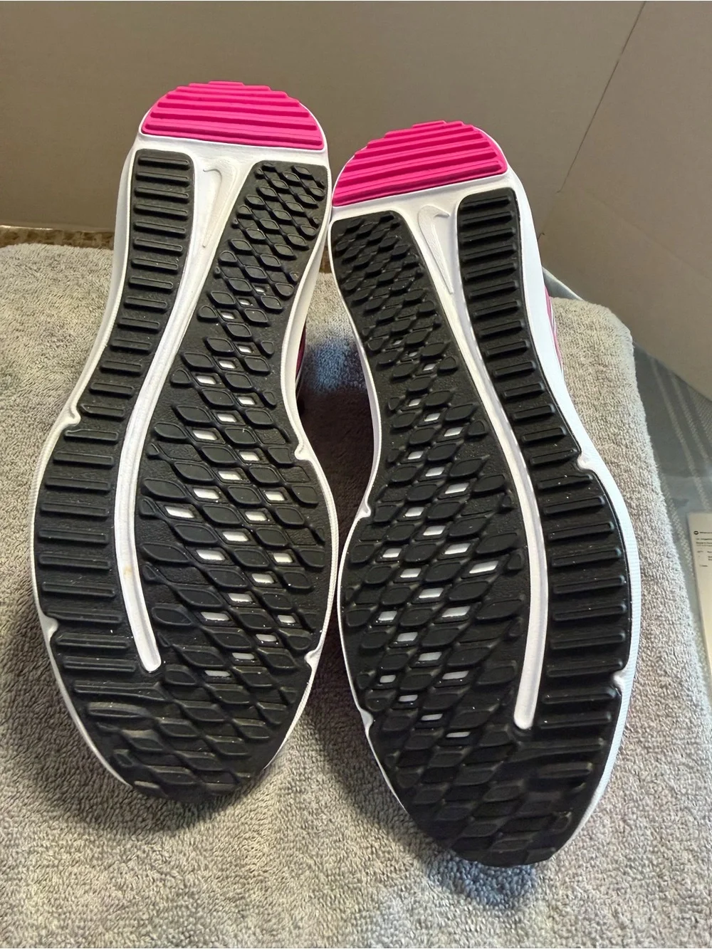Nike Cosmic Runner Hot Pink/Black Sneakers Size 6.5Y NWOT-no box